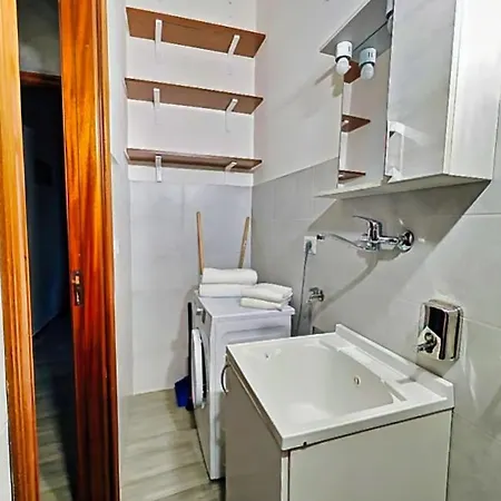 Etnapartment 1 *